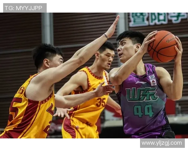 山东三人篮球铸就前史新篇，一金一银闪烁全运赛场，男篮18比21输上海，陈培东屡次解救球队，前史性打破，女篮21比12打败湖北，成功卫冕